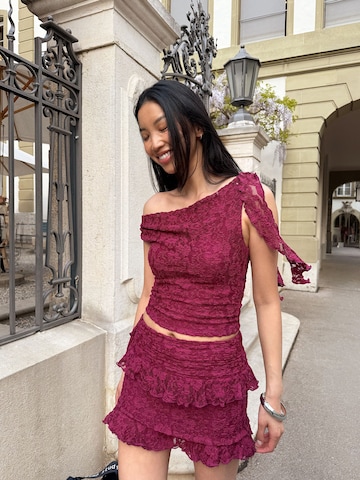 Top di Bershka in rosso: frontale