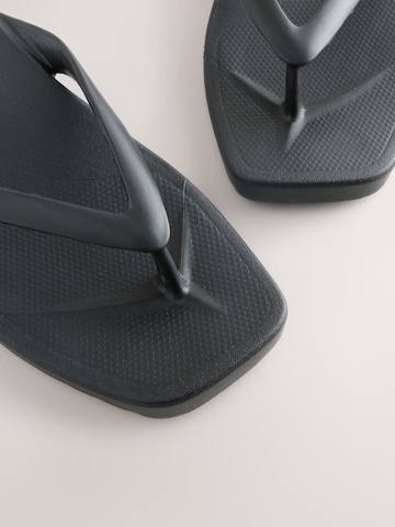 Flip-flops de la Next pe negru