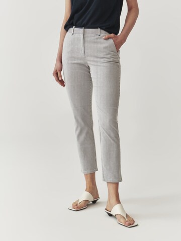 TATUUM Regular Hose 'SEROKI' in Grau: Vorderseite