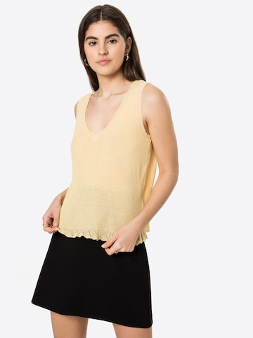 VILA Knitted Top in Yellow: front