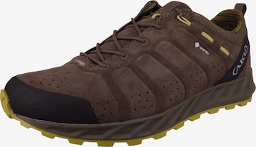 Chaussure de sport à lacets AKU en marron : devant