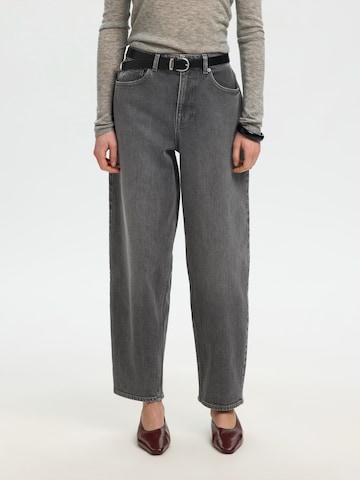 SELECTED Barrel Jeans 'SLWBARREL BEA-KORI' in Grey: front