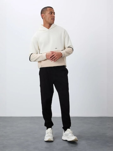 Tommy Life Workout Pants 'Jogginghose' in Black: front
