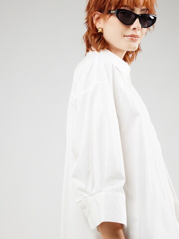 Robe-chemise 'Calla' Esmé Studios en blanc