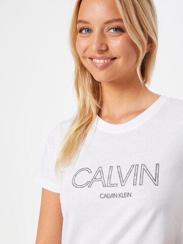 T-shirt Calvin Klein en blanc