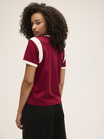 Maglietta 'FRAINA relaxed blocked logo t-shirt' di FILA in rosso