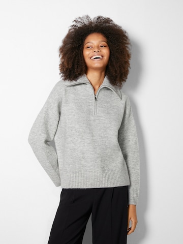 Bershka Sweater in Grey: front