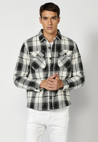 KOROSHI - Regular Fit Camisa em preto