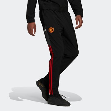 Effilé Pantalon de sport 'Manchester United Presentation' ADIDAS SPORTSWEAR en noir : devant