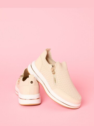 Lipsy Slip On in Beige