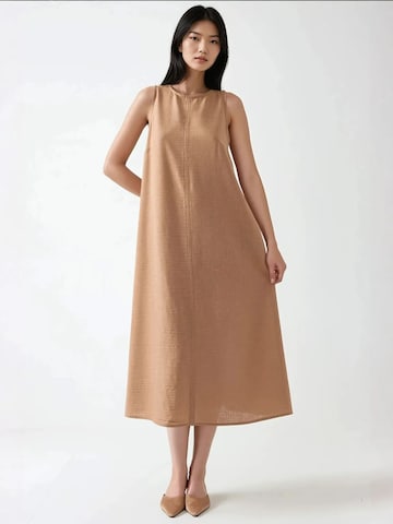 Abito di Hiccup in beige: frontale