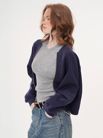 yoligex Tussenjas 'YOLIGEX Kurze Jacke Marineblau Stehkragen Reißverschluss Cape-Design' in Blauw