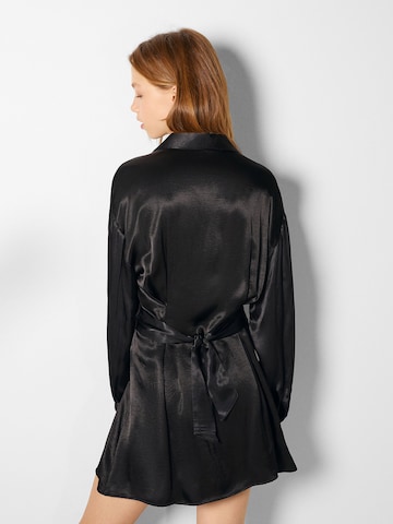 Bershka Košilové šaty – černá