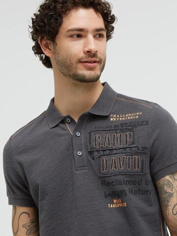 Maglietta di CAMP DAVID in grigio