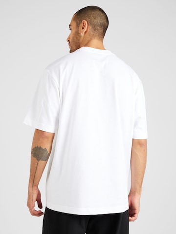 On Toiminnallinen paita 'Studio-T' värissä valkoinen