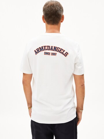 T-Shirt ARMEDANGELS en blanc