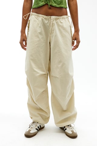 Regular Pantalon cargo BDG Urban Outfitters en beige : devant