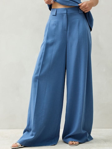 Wide leg Pantaloni con pieghe di Next in blu: frontale