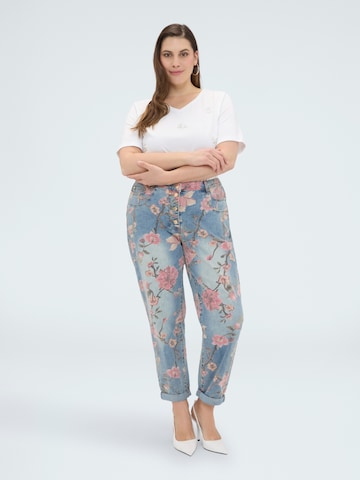 Fiorella Rubino Regular Jeans in Blue: front