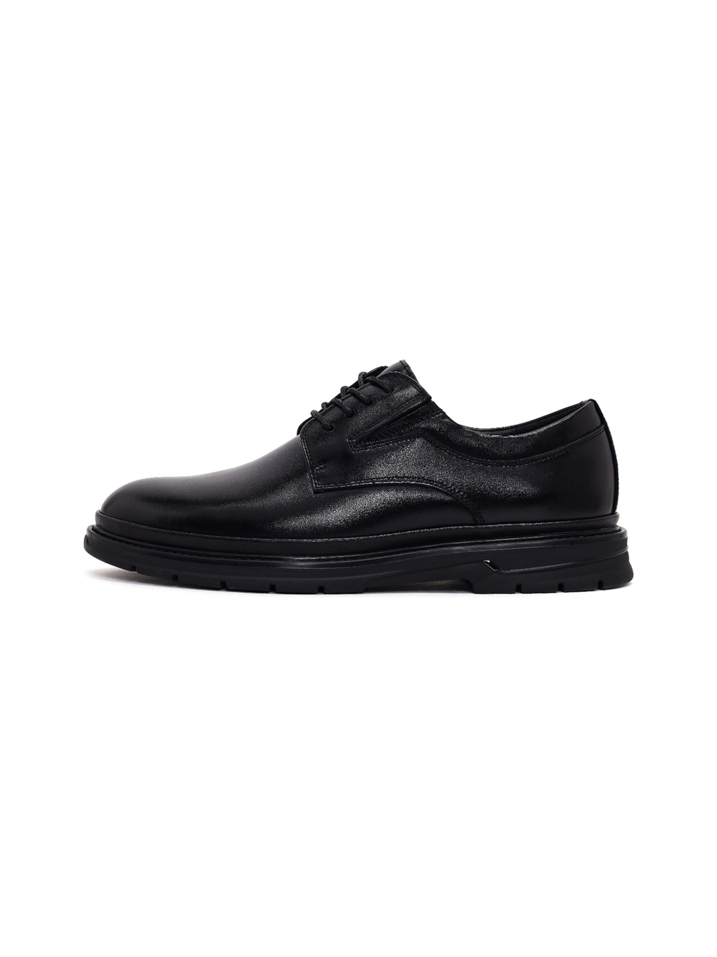Chaussure à lacets Derimod en noir : devant