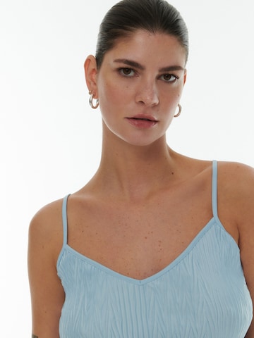 ABOUT YOU x Laura Giurcanu Top 'Leni' in Blau