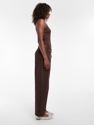 TOPSHOP Luźne Jeansy 'LOWRIE' w kolorze brązowy