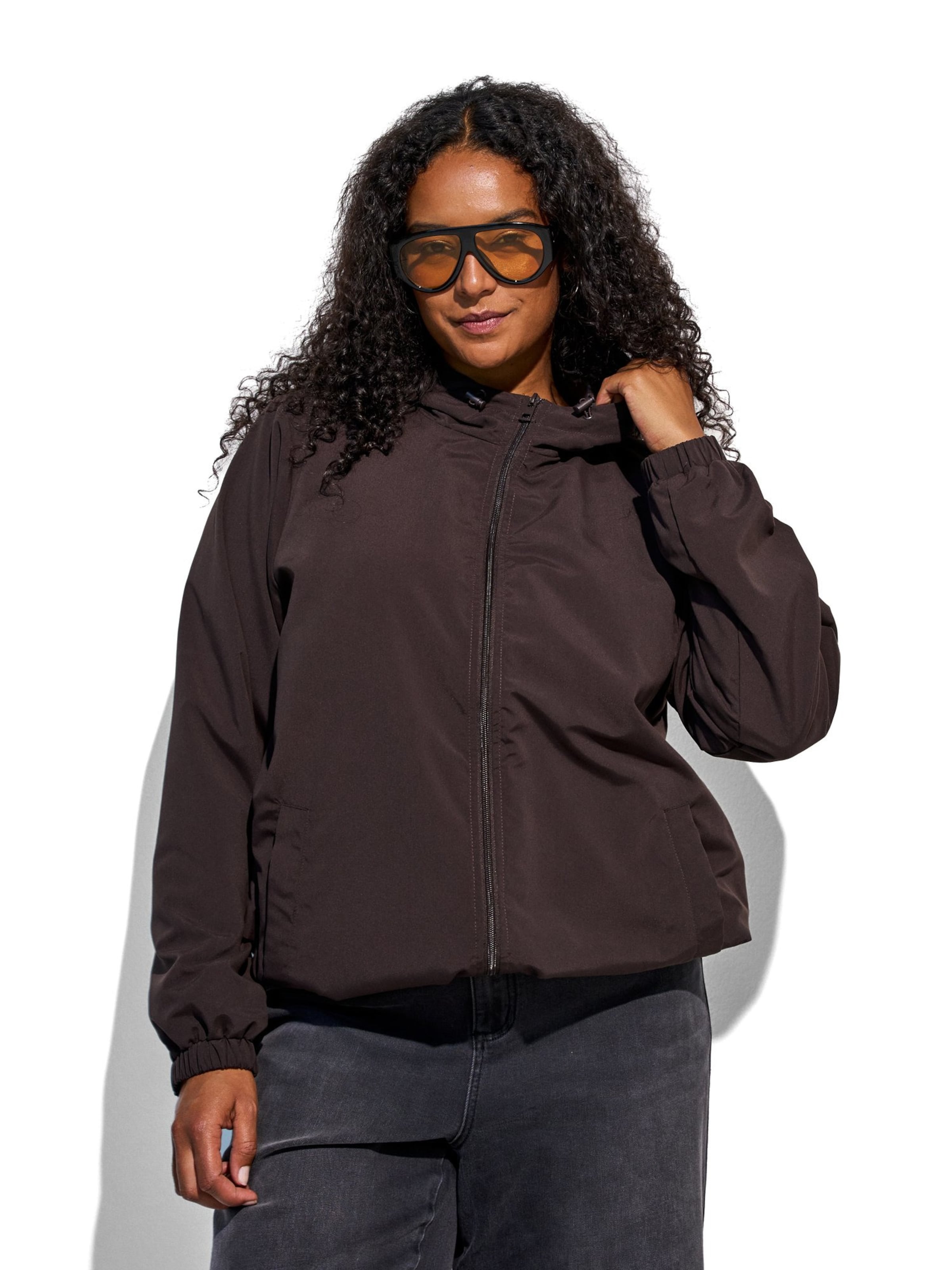 Zizzi Between-season jacket in Brown: front