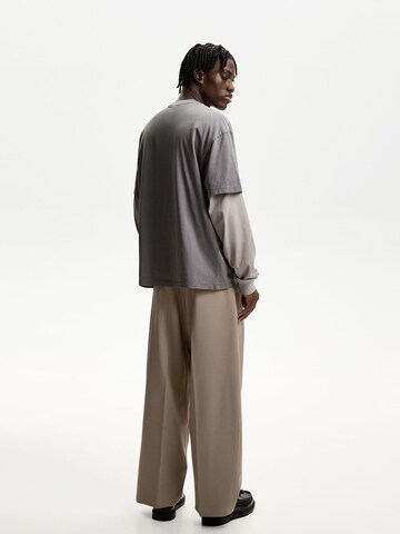 Loosefit Pantaloni con pieghe di Bershka in beige