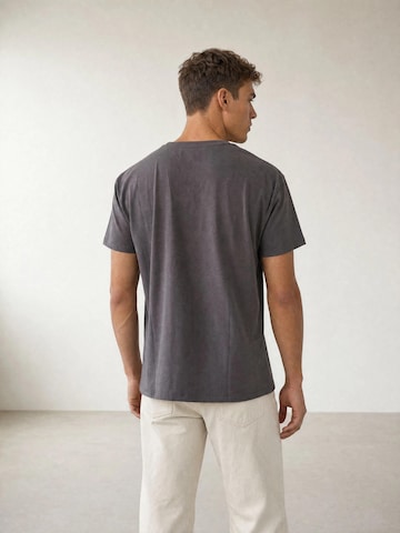 T-Shirt 'The Alex Logo T-shirt - Dark Grey' ARMIE en gris