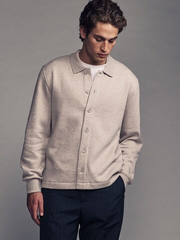 Next Regular Fit Neuletakki värissä beige
