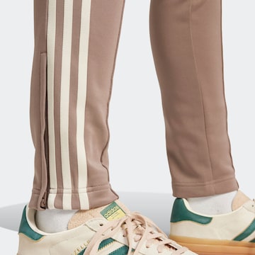ADIDAS ORIGINALS Slimfit Hose 'Adicolor Sst' in Braun