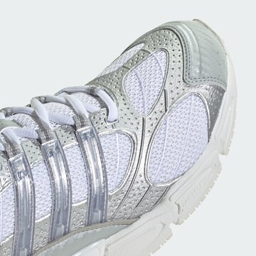 Baskets basses 'Ozweego Pro' ADIDAS ORIGINALS en blanc
