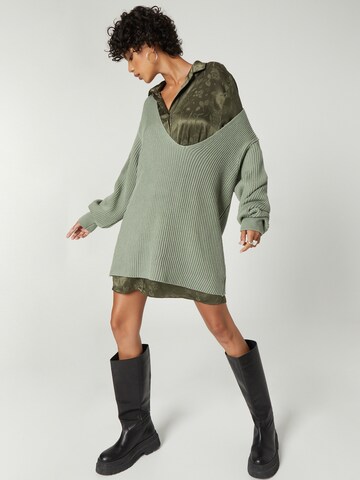 A LOT LESS - Pullover 'Emmy' em verde