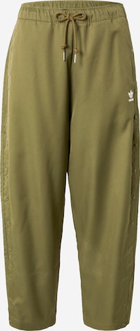 Loosefit Pantalon ADIDAS ORIGINALS en vert : devant