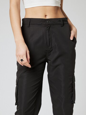 Effilé Pantalon 'Iven' About You x Nils Kuesel en noir