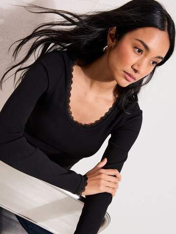 Maglietta di Friends Like These in nero