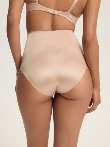 Slip modellante 'Miederhose Silky, starker Shaping Effekt, nahtlos, glatte Microfaser' di ESOTIQ in beige