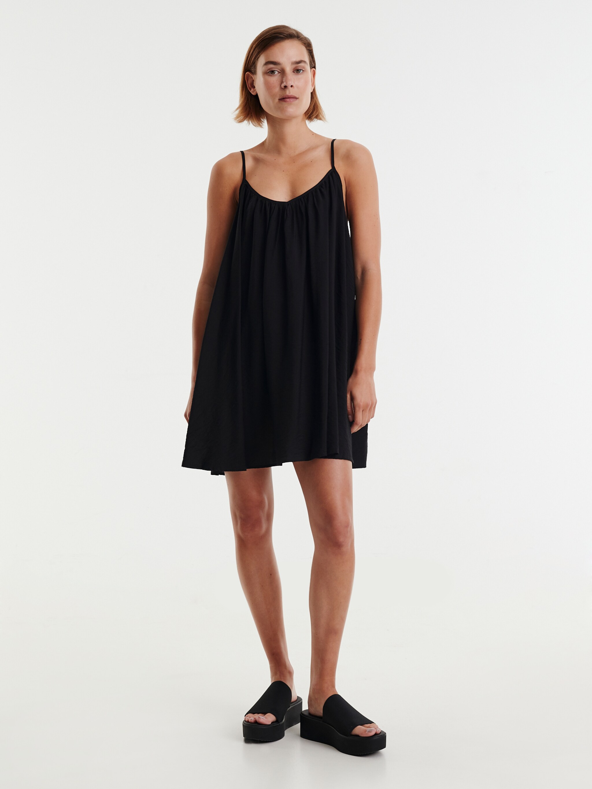 EDITED Produits Robe 'Freda' noir