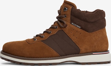 TOMMY HILFIGER Veterboots 'Corporate' in Bruin: voorkant