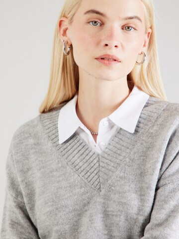 Pull-over 'Eleonora' ABOUT YOU en gris