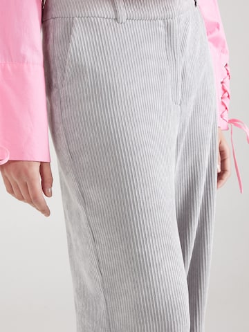 COMMA - Pierna ancha Pantalón en gris