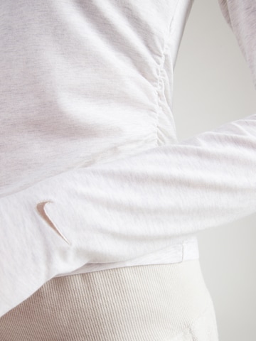 T-shirt 'CHLL' Nike Sportswear en gris