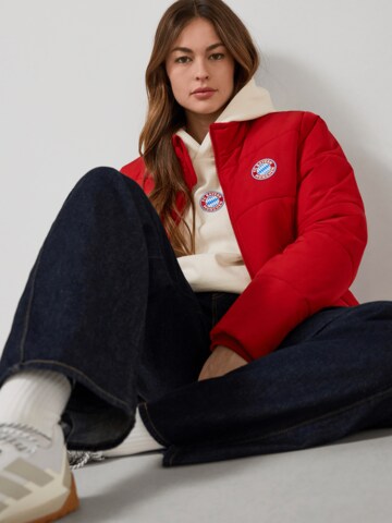 FC BAYERN MÜNCHEN Winter Jacket in Red