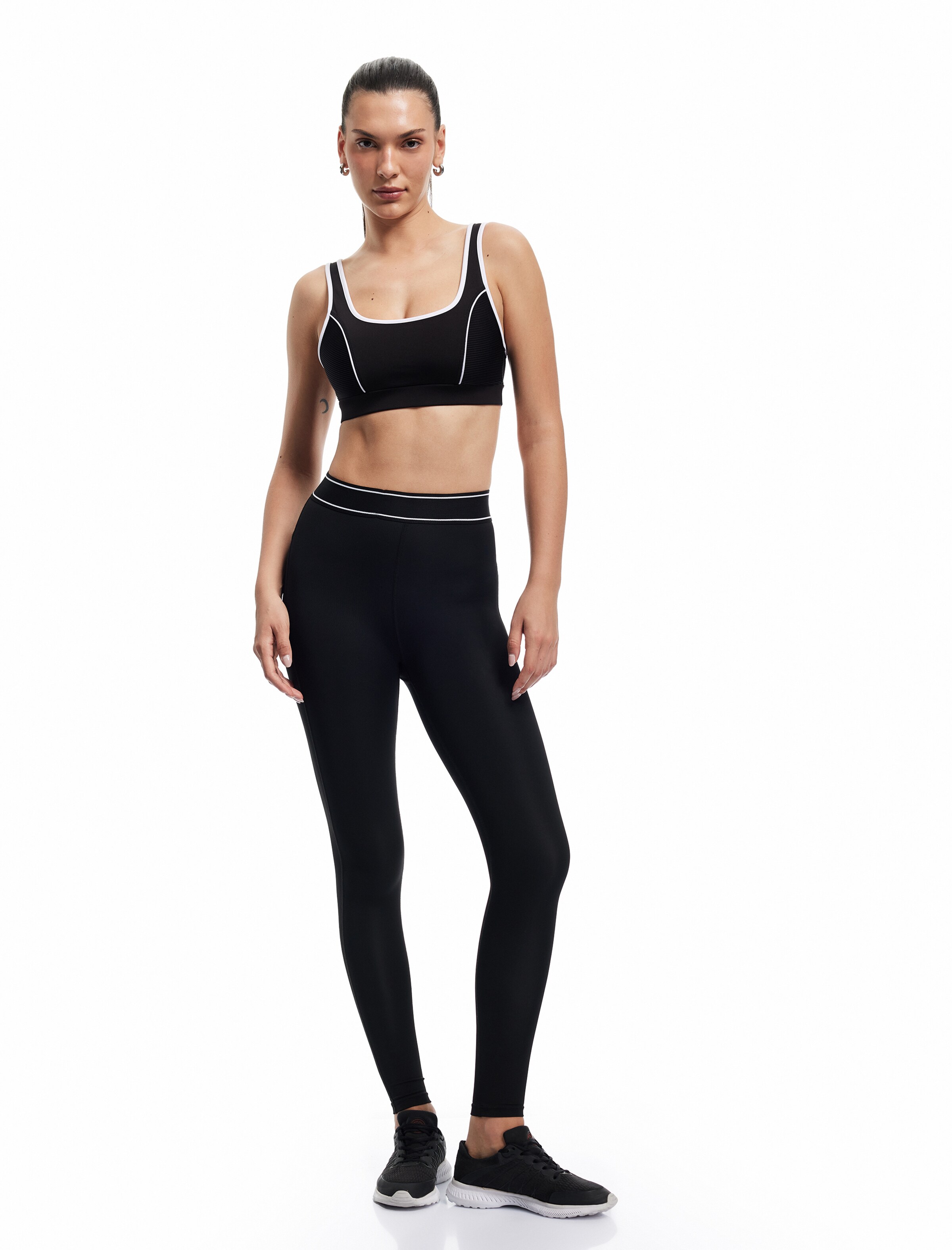 Koton Skinny Leggings in Black: front