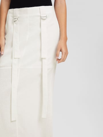 Bershka Spódnica w kolorze biały
