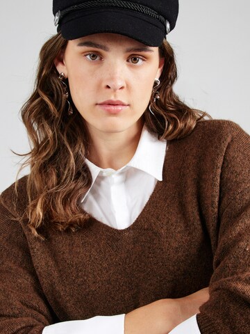 Pull-over 'VMCFiluca' Vero Moda Curve en marron