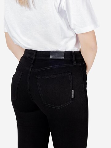 ARMANI EXCHANGE - Skinny Vaquero 'XW000123 AF10866' en negro