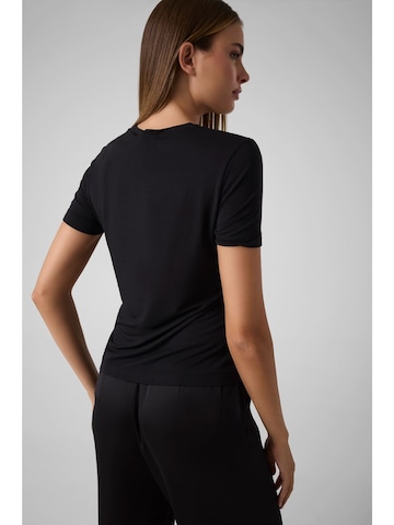 GUESS T-Shirt 'Marika' in Schwarz