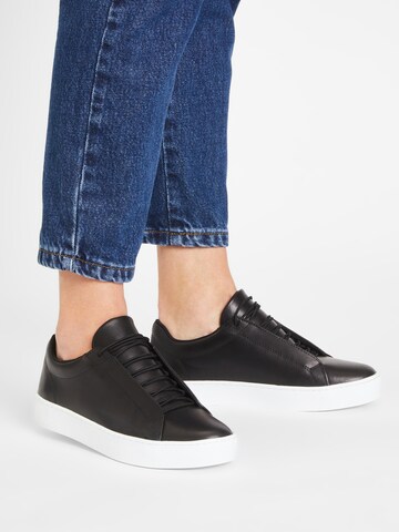 VAGABOND SHOEMAKERS Platform trainers 'Zoe' in Black: front