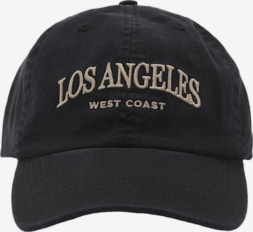 Pull&Bear Cap in Black: front